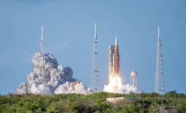 Artemis SLS rocket launch from Kennedy Space Center (photo: Art Harman)